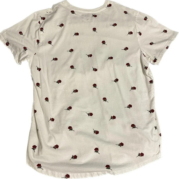 Rue 21 White Tee with Roses Jersey Scoop Hem sz L - Picture 2 of 6